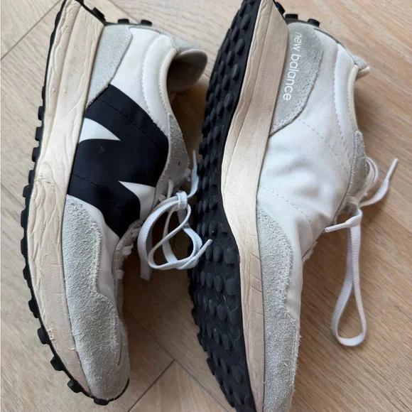 New Balance White and Black Athletic Shoes - Picture 7 of 12